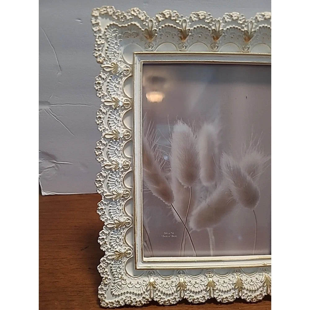 Isaac Jacob's Vintage Looking Picture Frame White And Gold Scalloped Edge 5x7